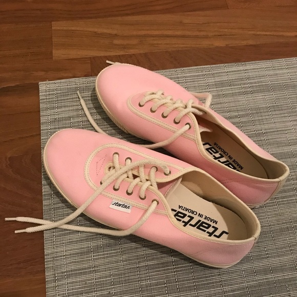 Soft pink canvas shoes, size US W 9, like new. - Picture 2 of 2